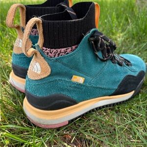 The North Face Back-to-Berkeley III Boots//Womens Size 10//Waterproof Hiking